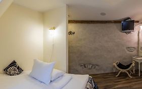 CRU Hotel
